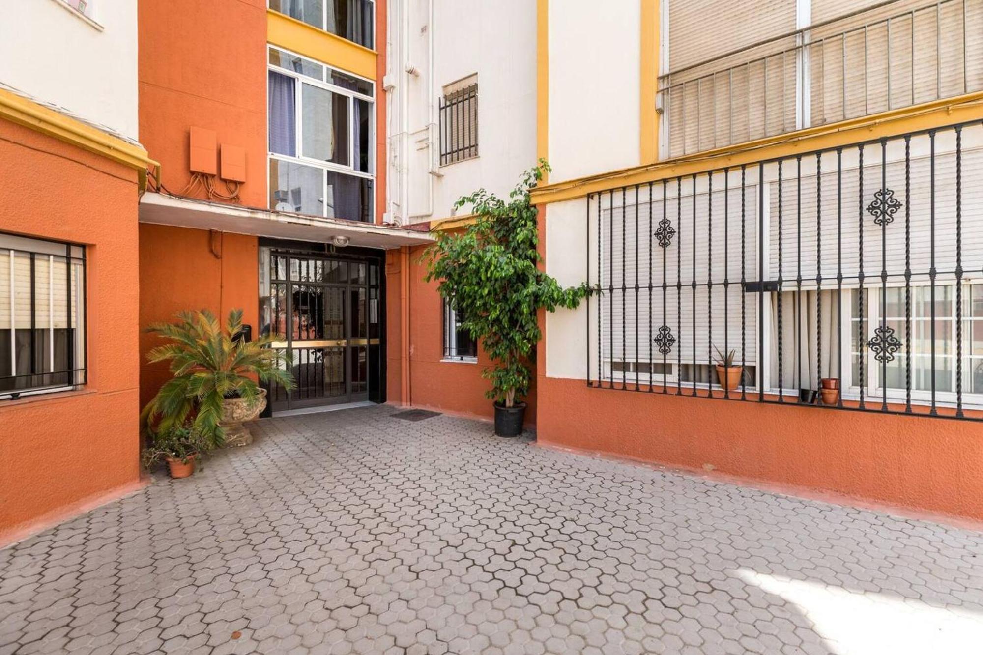 Comfortable In The Heart Of 51 Sqm Air Conditioned *