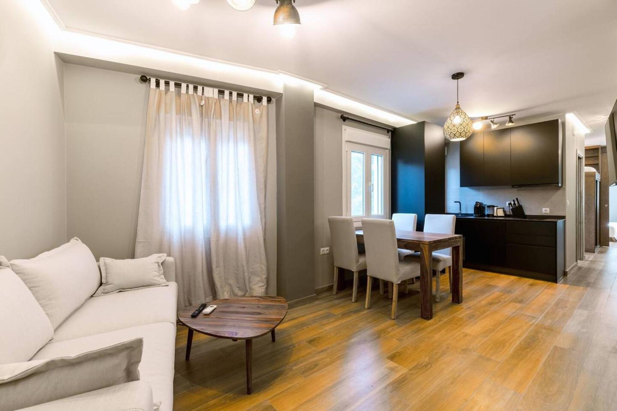 Comfortable In The Heart Of 51 Sqm Air Conditioned Séville